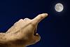 اضغط على الصورة لعرض أكبر. 

الإسم:	finger-moon1.jpg 
مشاهدات:	309 
الحجم:	30.9 كيلوبايت 
الهوية:	4630